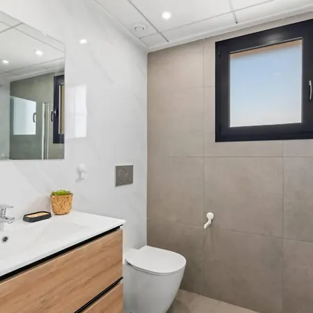 Modern 4p + Roofterrace * Villacosta